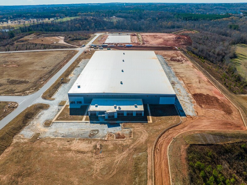 More Photos Of 444 Oconee Business Pky, Westminster Manufacturing For Sale