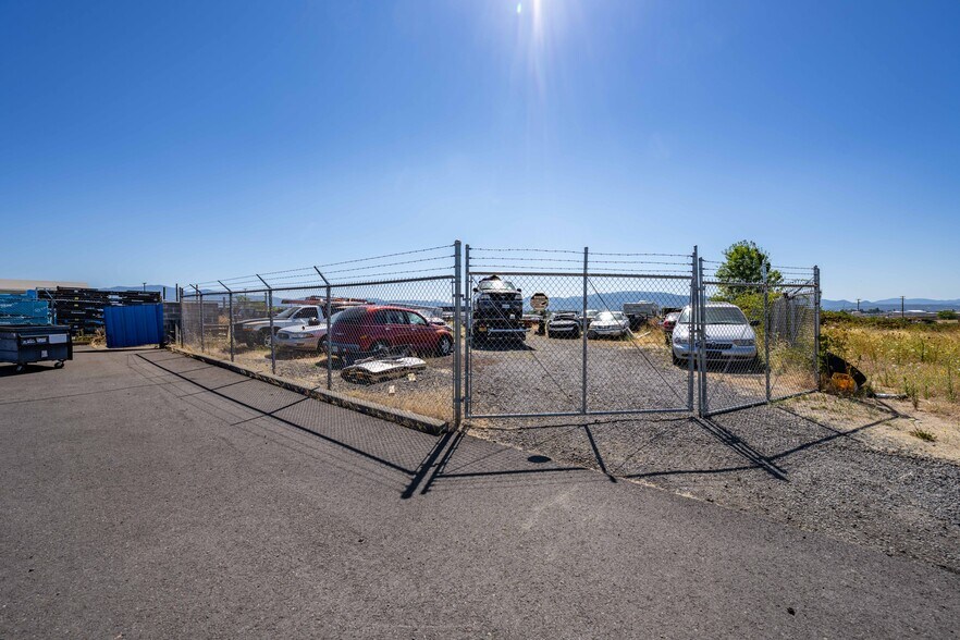 More Photos Of 3755 Crater Lake Hwy, Medford Freestanding For Sale