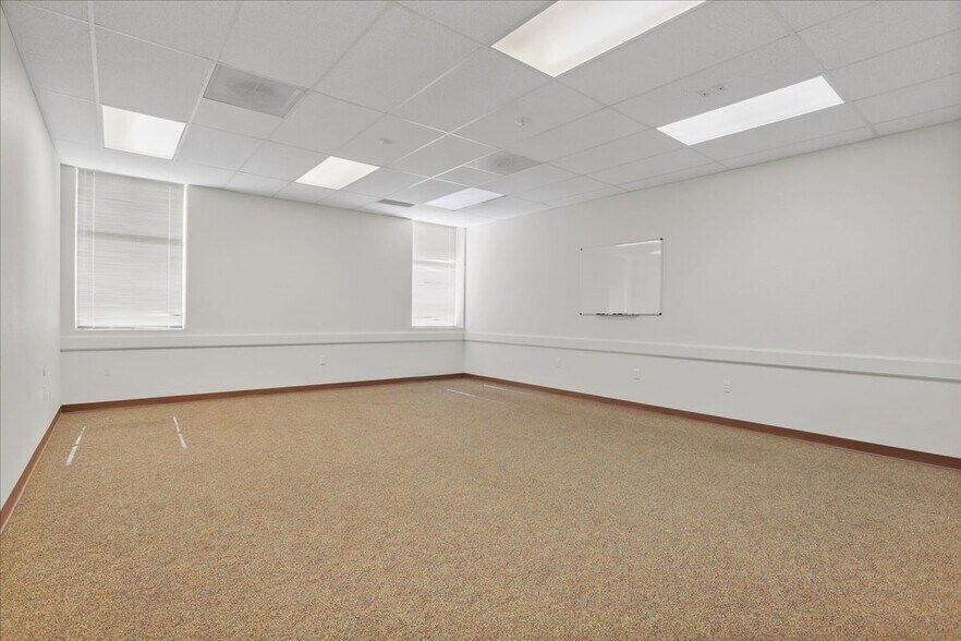More Photos Of 1921 Broadway St, Lubbock Office For Sale