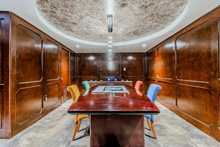 More Photos Of 1018 Shaver St, Pasadena Warehouse For Sale