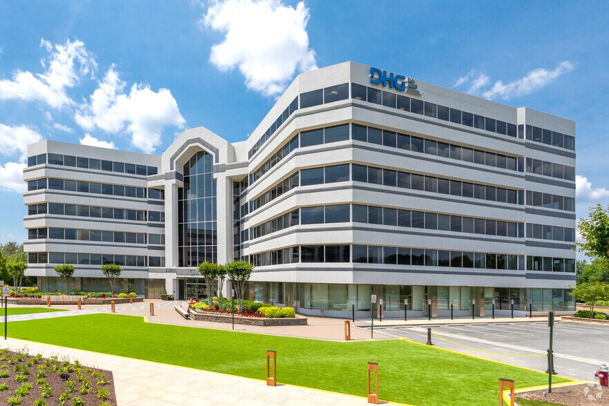 More Photos Of 1410-1430 Spring Hill Rd, McLean Unknown For Lease