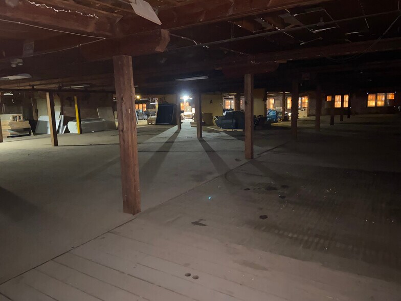 More Photos Of 1118 SW 3rd St, Oklahoma City Manufacturing For Lease