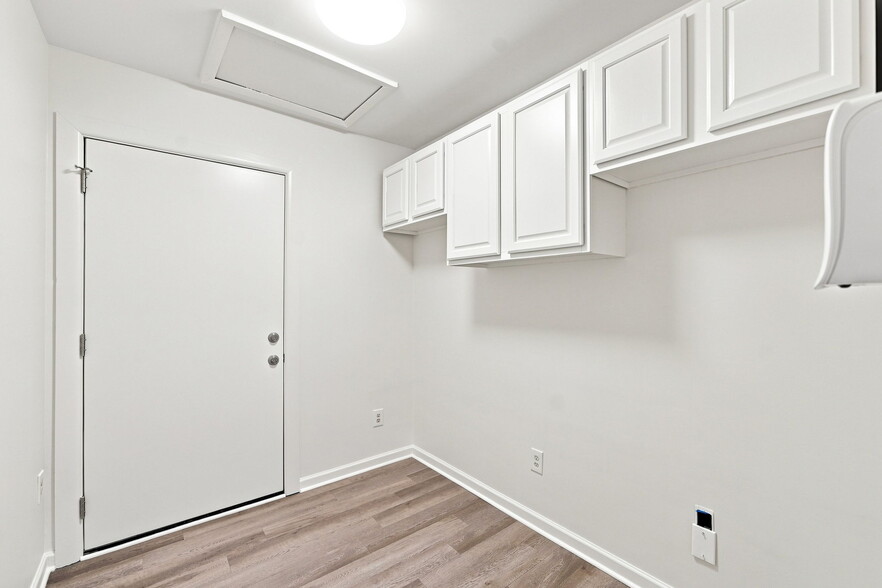 More Photos Of 600 Houze Way, Roswell Medical For Lease