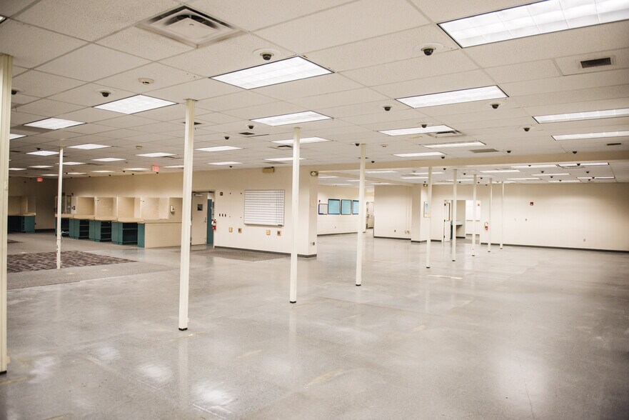 More Photos Of 707 Mendham Blvd, Orlando Office For Lease