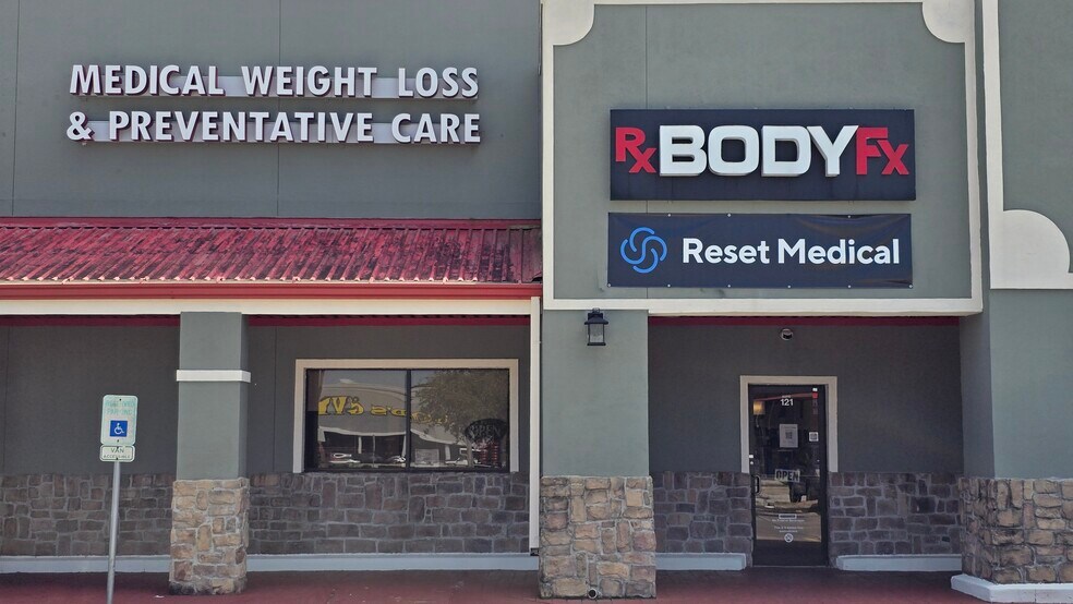More Photos Of 117-133 W Parkwood Ave, Friendswood Storefront For Lease