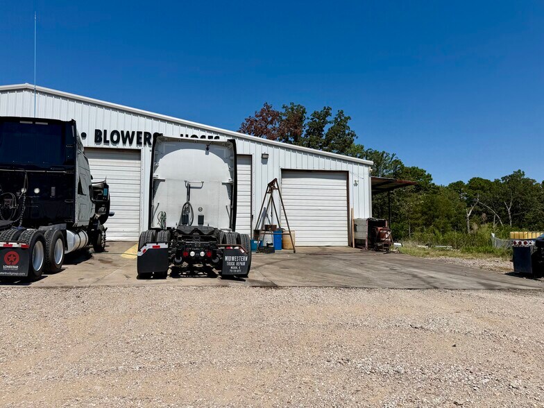 More Photos Of 15844 State Highway 31 W, Tyler Service For Sale