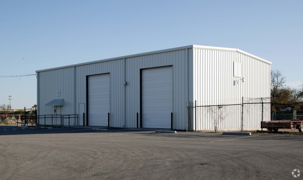 More Photos Of 1731 S San Marcos, San Antonio Unknown For Lease