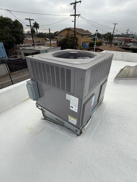More Photos Of 3601-3605 E 8th St, Los Angeles Distribution For Lease