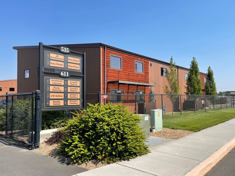 More Photos Of 611 NE Jackpine Ct, Redmond Distribution For Lease