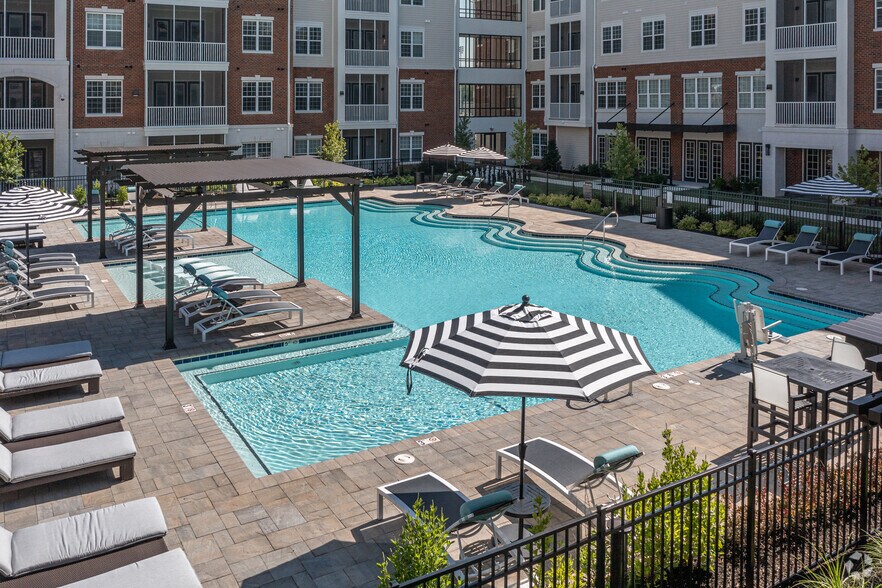 More Photos Of 2200 Carl D Silver Pky, Fredericksburg Apartments For Lease