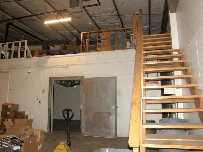 More Photos Of 2112 Industrial Dr, Niles Manufacturing For Sale