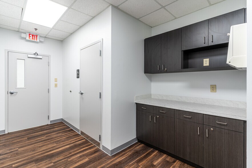 More Photos Of 125 Southside Ct, McDonough Distribution For Lease