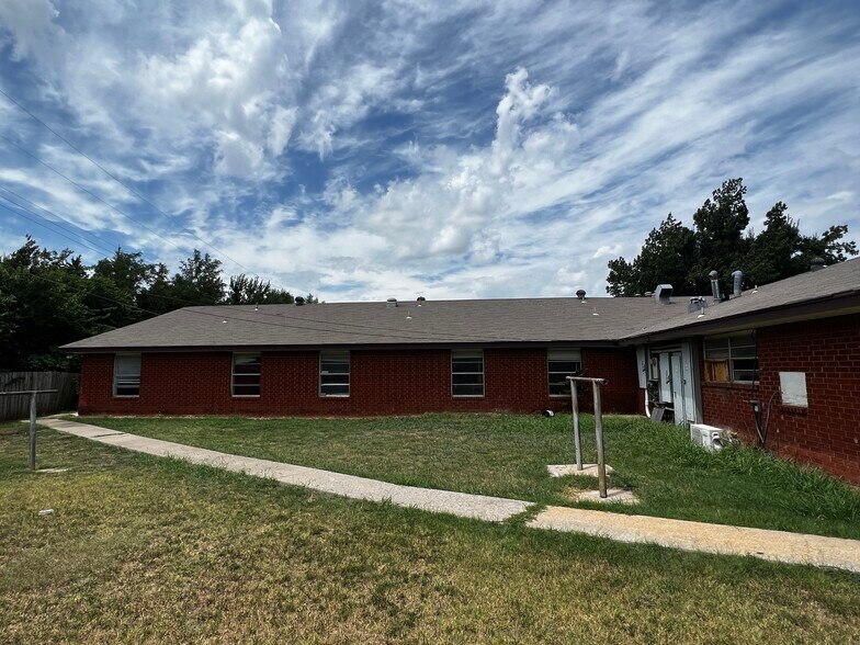 More Photos Of 2200 N Coltrane Rd, Oklahoma City Skilled Nursing Facility For Sale