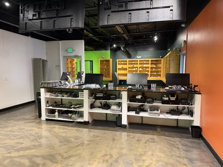 More Photos Of 32767 Woodward Ave, Royal Oak Storefront For Lease