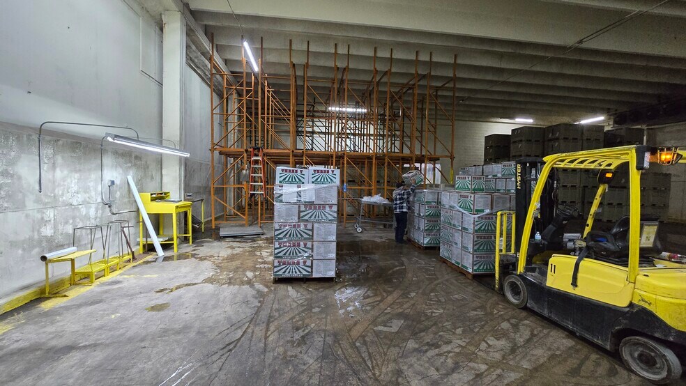More Photos Of 2200 & 2100 Trophy Dr, McAllen Warehouse For Sale