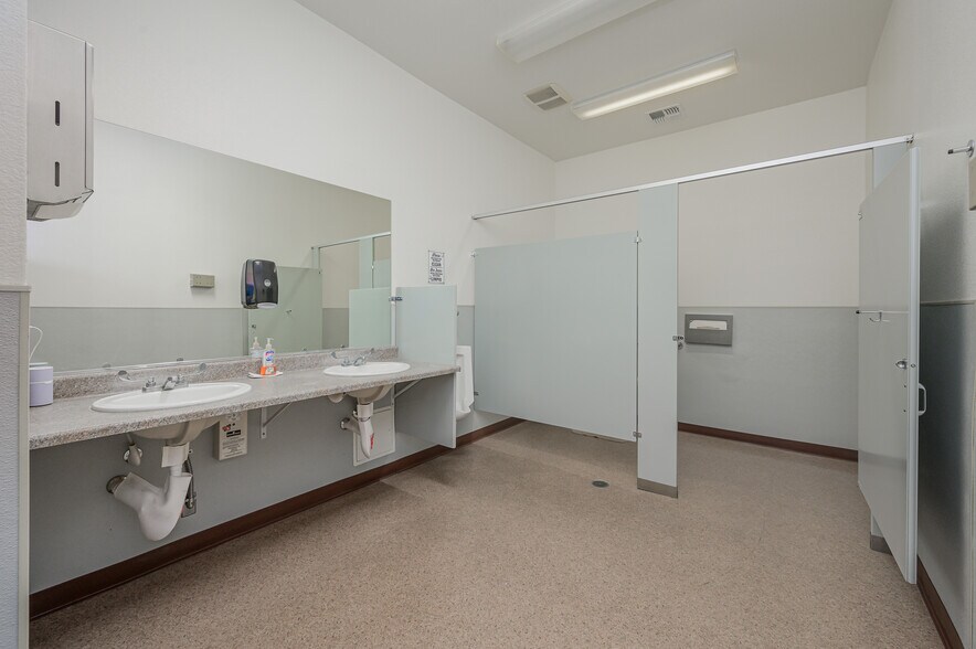 More Photos Of 1491 Palma Rd, Bullhead City Medical For Sale