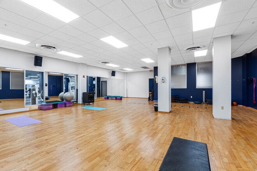 More Photos Of 5701 E Hillsborough Ave, Tampa Office For Lease