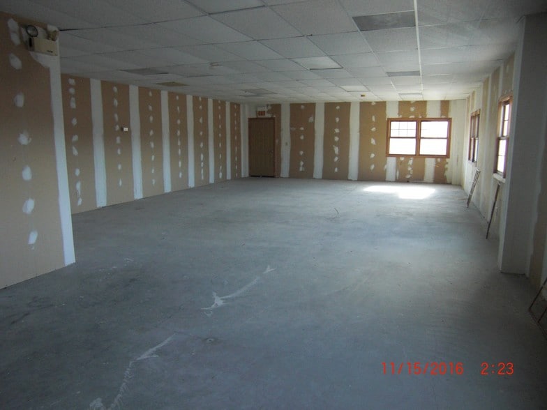 More Photos Of 696 Amity Rd, Bethany General Retail For Lease