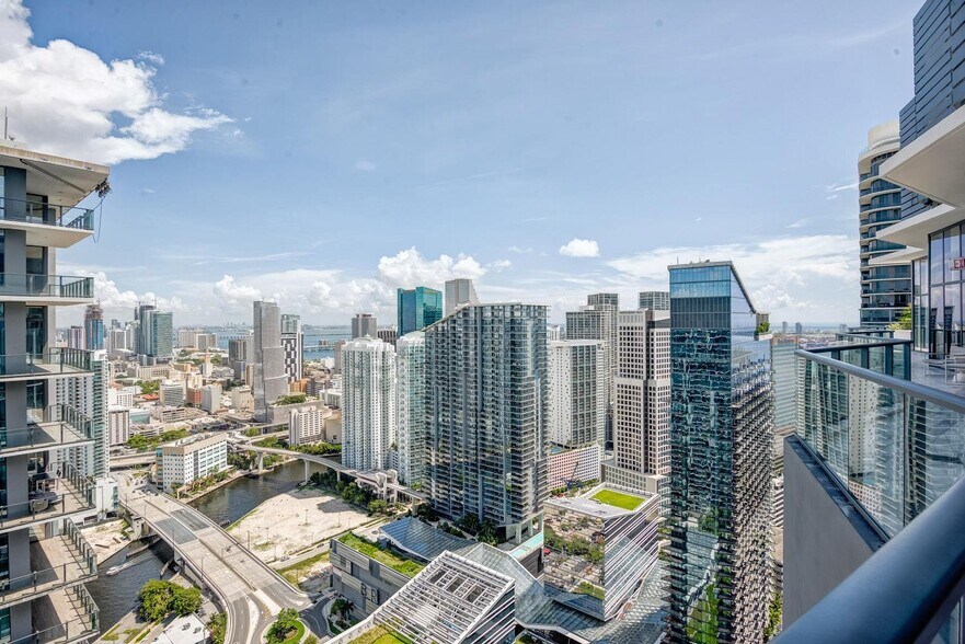 More Photos Of 86 SW 8th St, Miami Apartments For Lease