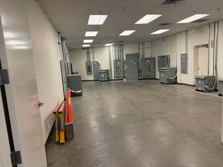 More Photos Of 2057 E Maule Ave, Las Vegas Warehouse For Lease