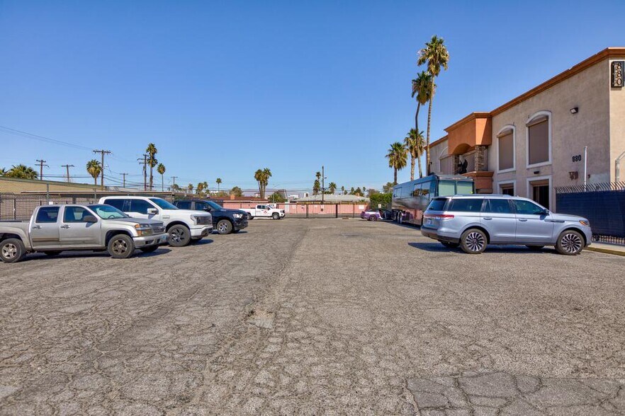 More Photos Of 872 E Sahara Ave, Las Vegas Medical For Lease