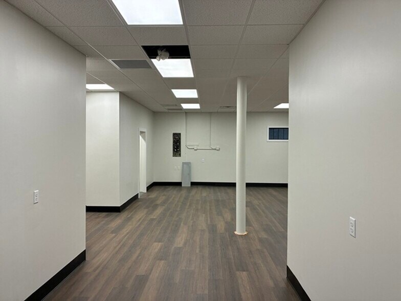 More Photos Of 4 Railroad Ave, Wakefield Flex For Lease