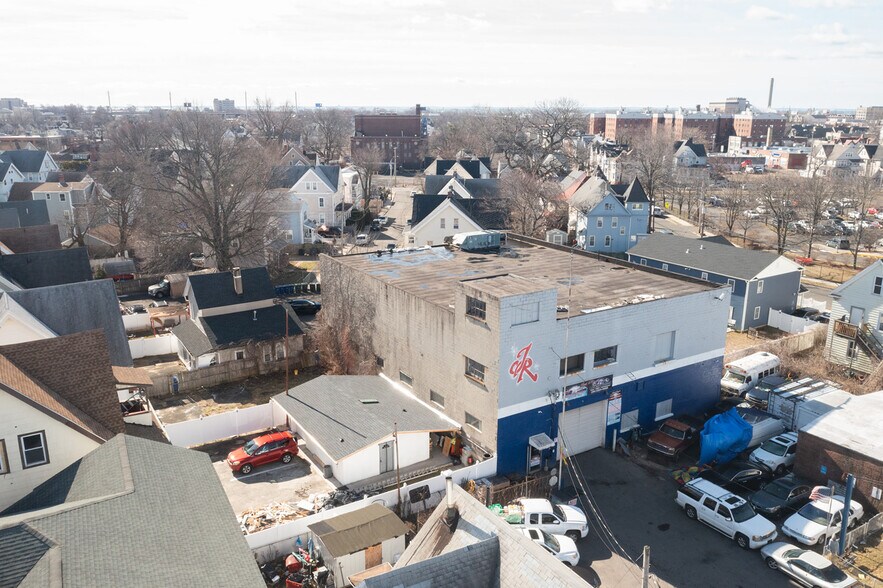 More Photos Of 105 Wood Ave, Bridgeport Light Manufacturing For Sale