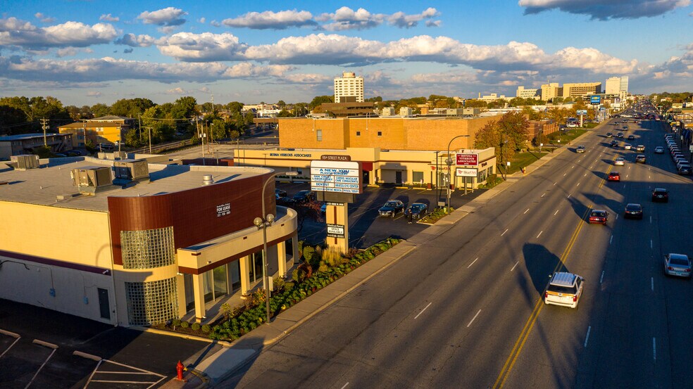 More Photos Of 4932-5000 W 95th St, Oak Lawn Unknown For Lease