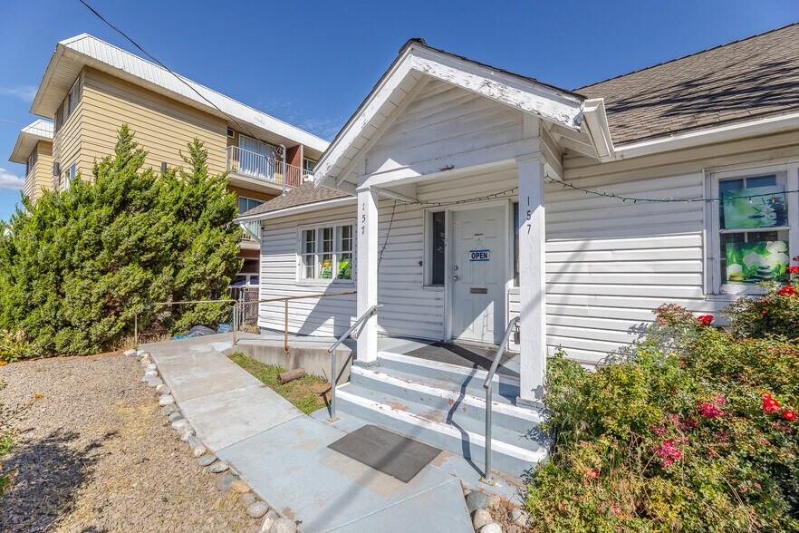 More Photos Of 157 Wade Av W, Penticton Apartments For Sale