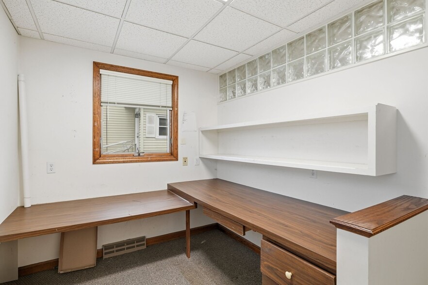 More Photos Of 641 Grattan St, Chicopee Office For Lease
