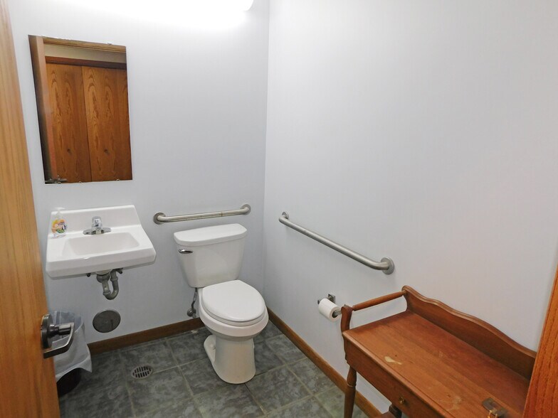 More Photos Of 3400 N Rockton Ave, Rockford Office For Lease