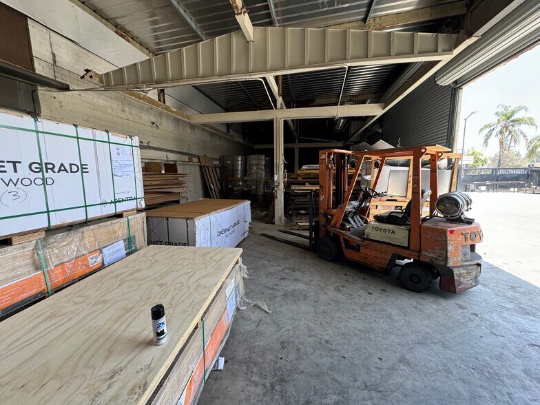 More Photos Of 109 E 4th St, San Bernardino Warehouse For Lease