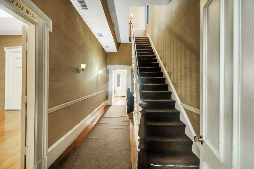 More Photos Of 120-124 W Liberty St, Savannah Office Residential For Sale