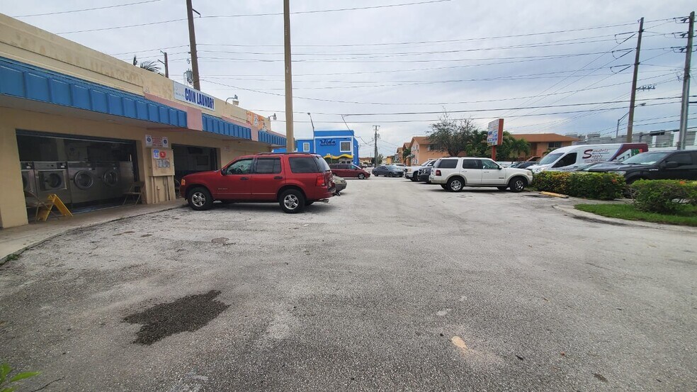More Photos Of 330-332 W 9th St, Hialeah Storefront Retail Office For Lease