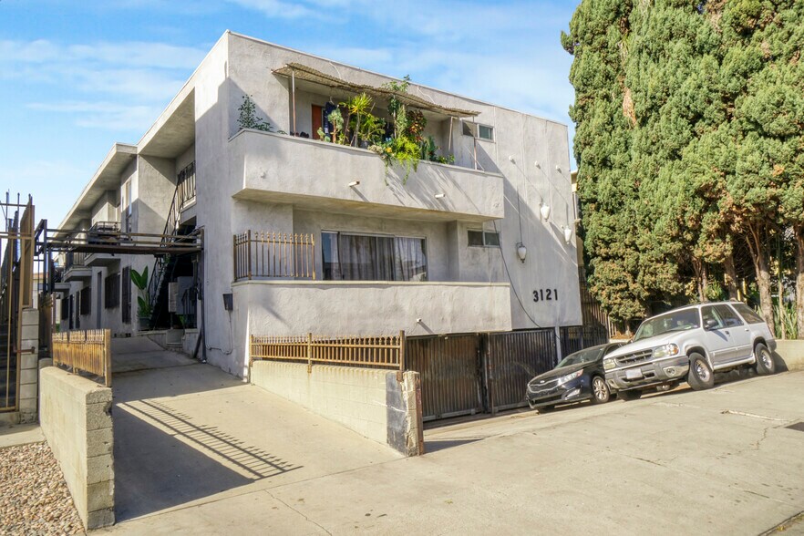 More Photos Of 3121 S Canfield Ave, Los Angeles Apartments For Sale
