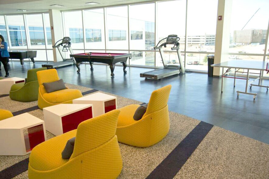 More Photos Of 6001 Deauville, Midland Office For Lease