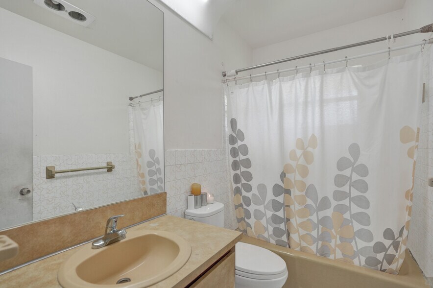More Photos Of 5706-5708 Lincoln St, Hollywood Multifamily For Sale