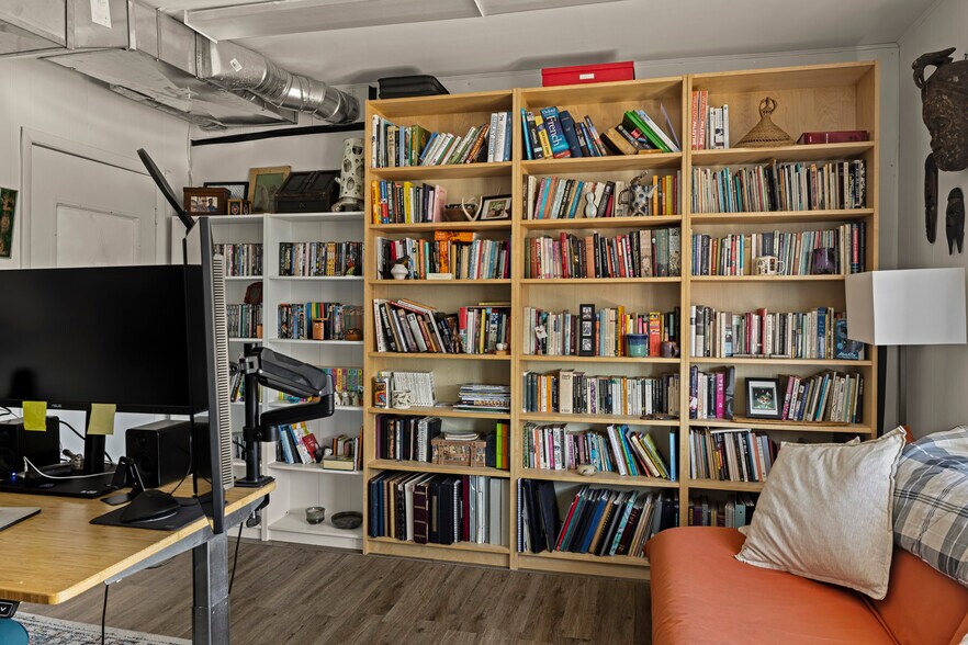 More Photos Of 78 Green St, Hudson Freestanding For Sale