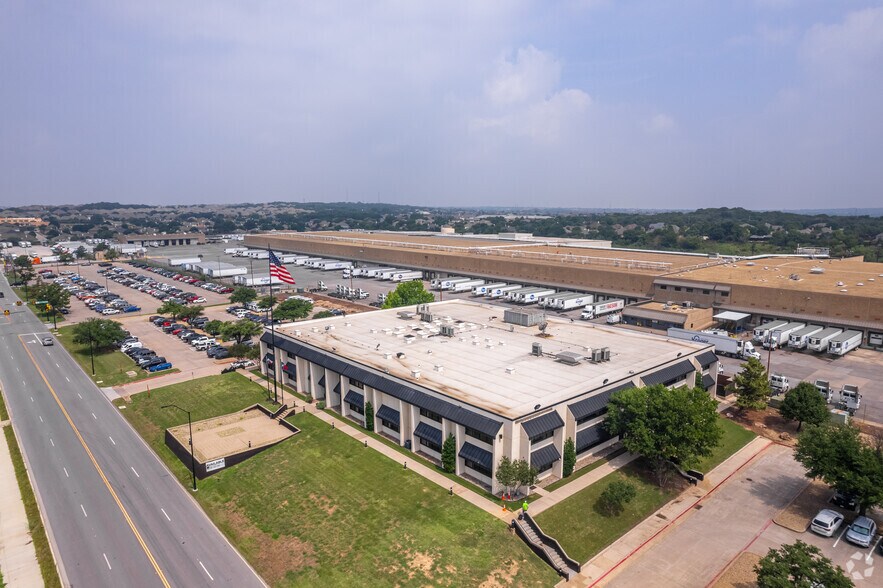 More Photos Of 5751 Kroger Dr, Fort Worth Office For Lease