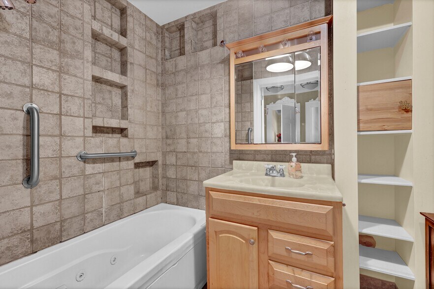 More Photos Of 4911 Oleander Dr, Wilmington General Retail For Sale