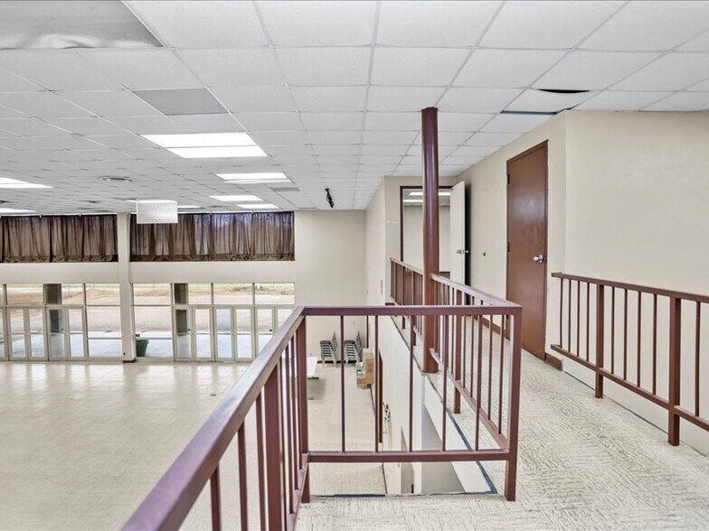 More Photos Of 1819 Spring St, Palestine Specialty For Sale