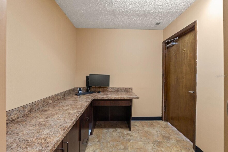 More Photos Of 10507 Spring Hill Dr, Spring Hill Medical For Lease