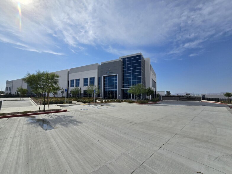 More Photos Of 23840-23842 Rider St, Perris Distribution For Lease