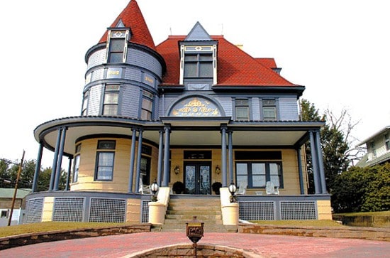 Primary Photo Of 301 Meyers Ave, Meyersdale Hotel For Sale