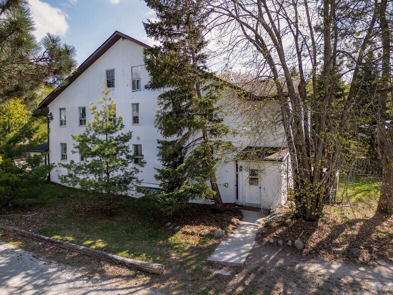 Primary Photo Of 210 Arlberg Cres, Blue Mountains Specialty For Sale