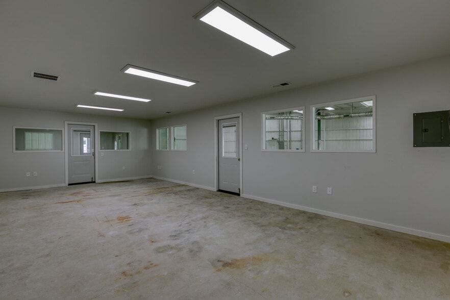 More Photos Of 3100 E Highway 199, Springtown Warehouse For Lease