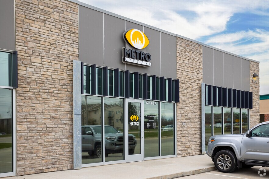 More Photos Of 1005 8th St SW, Altoona Storefront For Lease