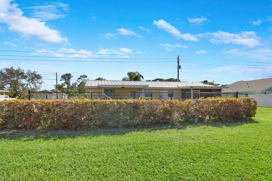 More Photos Of 2767 SE Normand St, Stuart Apartments For Sale