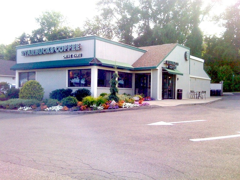 More Photos Of 38 Danbury Rd, New Milford Freestanding For Sale