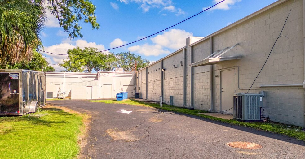 More Photos Of 6508-6516 W Jackson St, Pensacola Storefront For Sale